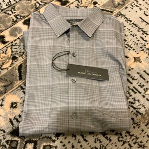 Men’s gray button down shirt